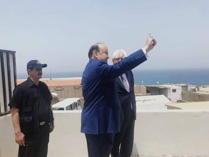 الرئيس هادي مع غريفيث