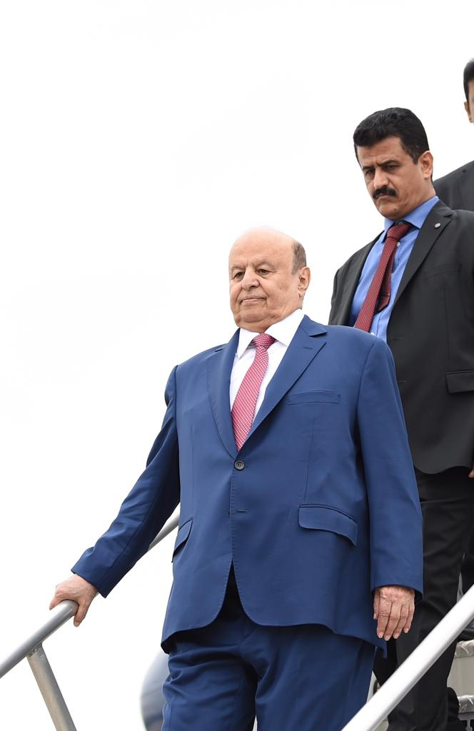 الرئيس هادي بعد وصوله الرياض