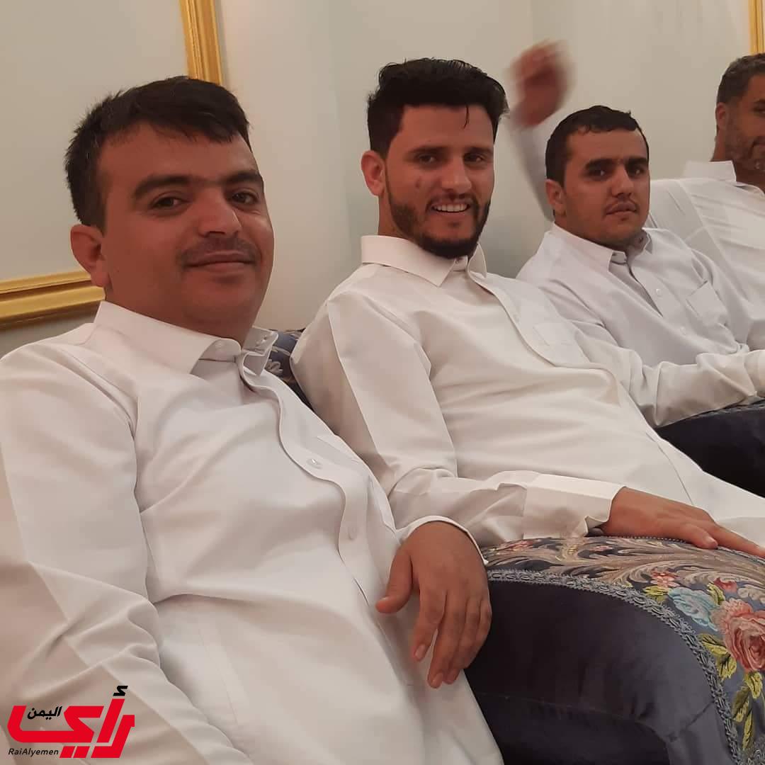 محب مع مجموعة من الشباب اليمنين بجدة. اليوم